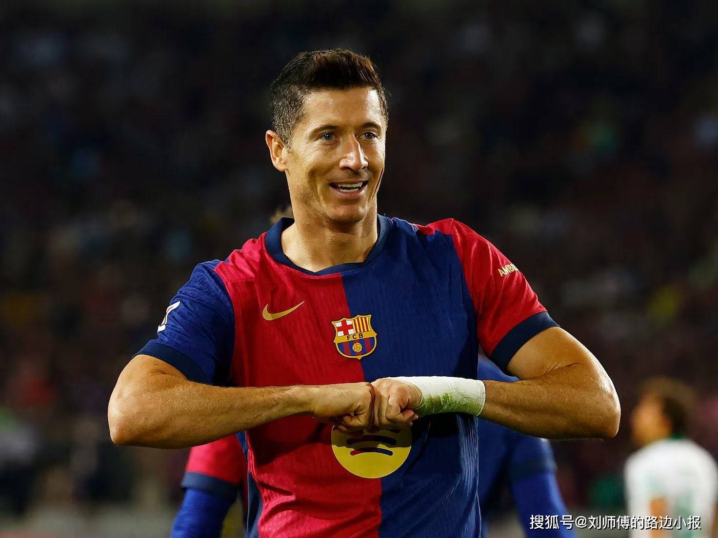 爱游戏-莱万多夫斯基意外战胜巴黎圣日耳曼，大比分获胜引爆全场！引发球迷热议的简单介绍