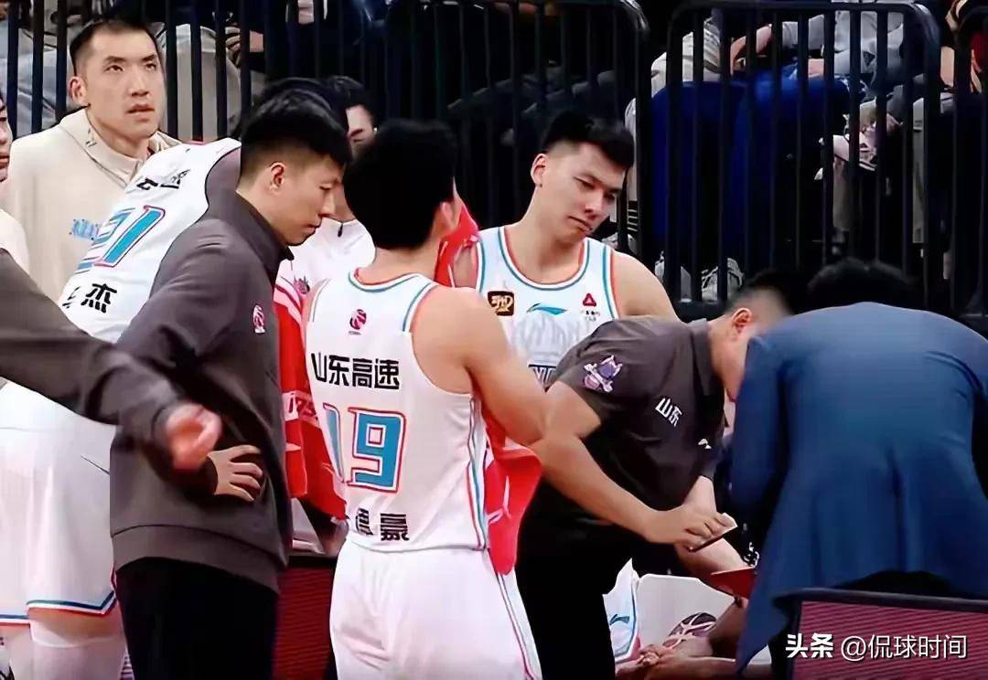 爱游戏体育-关于国际比赛日山东男篮备战CBA常规赛，手感冰凉细节曝光，更衣室稳定，控场能力受关注的信息